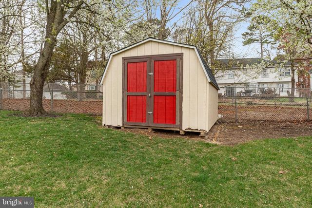 72 LARKSPUR CIR, Sicklerville, NJ 08081