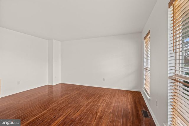 72 LARKSPUR CIR, Sicklerville, NJ 08081