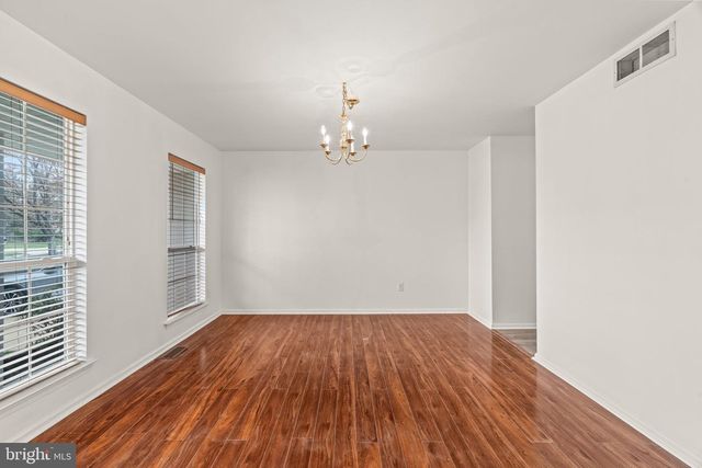 72 LARKSPUR CIR, Sicklerville, NJ 08081