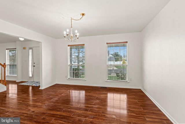 72 LARKSPUR CIR, Sicklerville, NJ 08081