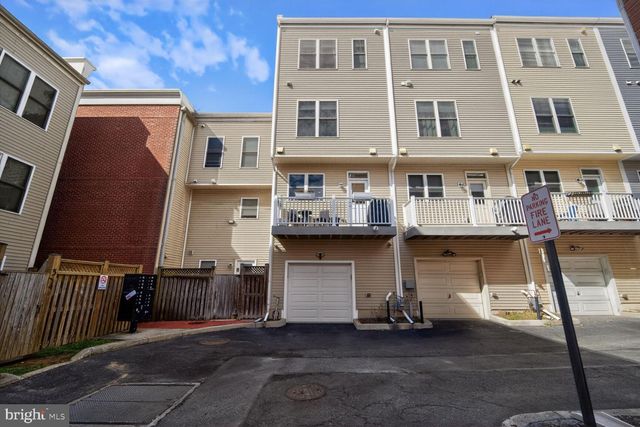 814 3RD ST SE, Washington, DC 20003