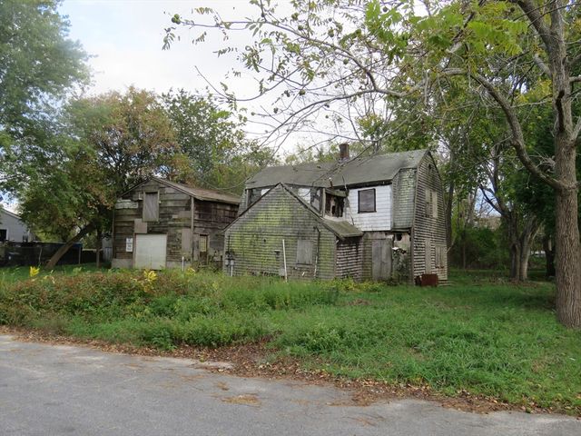 44 Bernard St, Acushnet, MA 02743