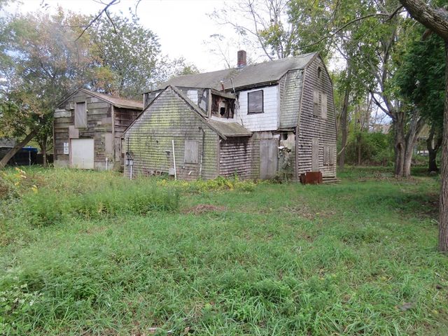 44 Bernard St, Acushnet, MA 02743