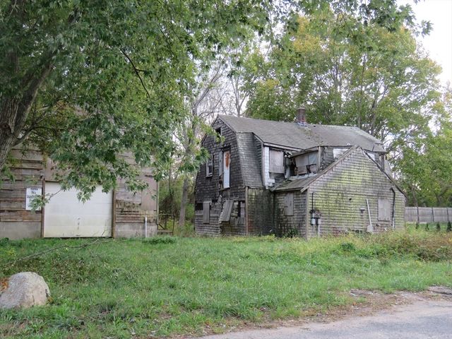 44 Bernard St, Acushnet, MA 02743