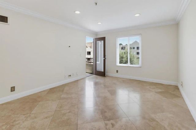 8889 Caminito Plaza Centro 7319, San Diego, CA 92122