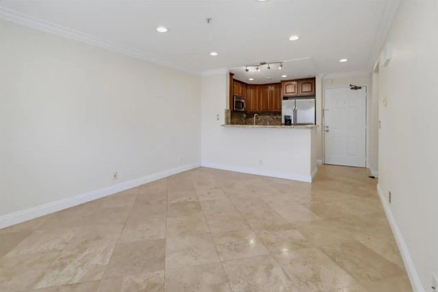 8889 Caminito Plaza Centro 7319, San Diego, CA 92122