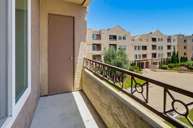 8889 Caminito Plaza Centro 7319, San Diego, CA 92122