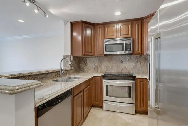 8889 Caminito Plaza Centro 7319, San Diego, CA 92122