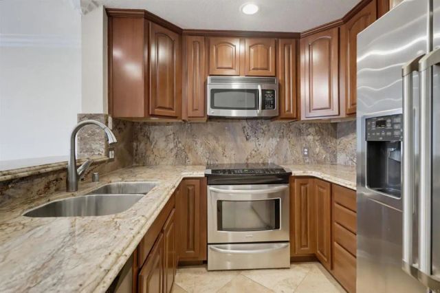 8889 Caminito Plaza Centro 7319, San Diego, CA 92122