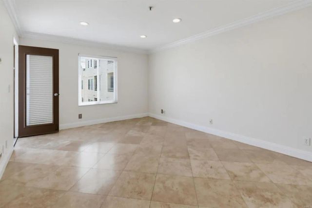 8889 Caminito Plaza Centro 7319, San Diego, CA 92122