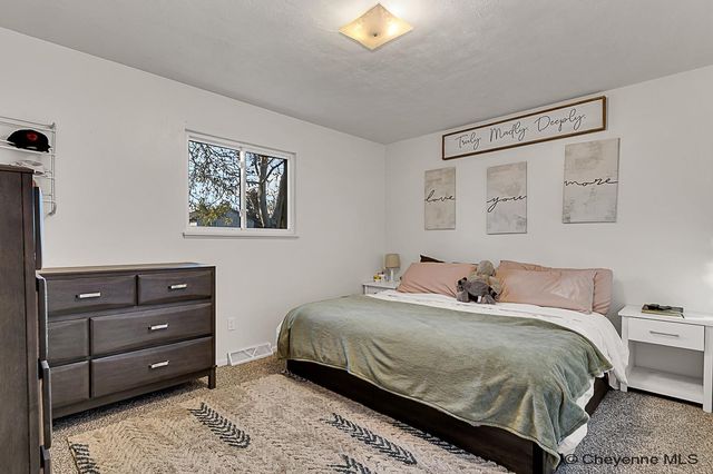 4745 WINDMILL RD, Cheyenne, WY 82009