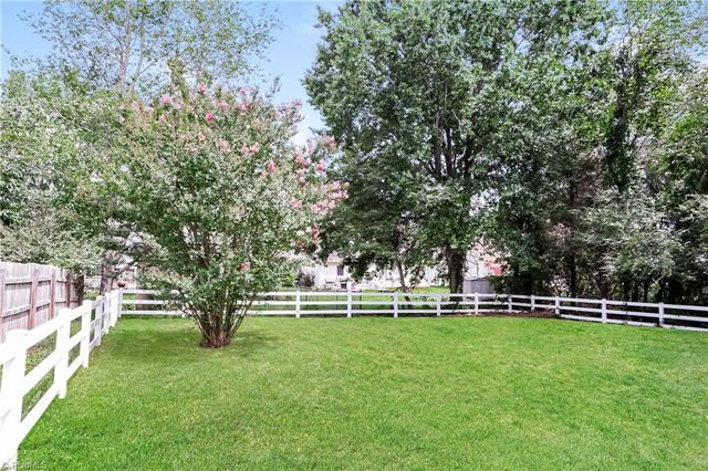 2110 Highfield Park Drive, Winston-salem, NC 27127