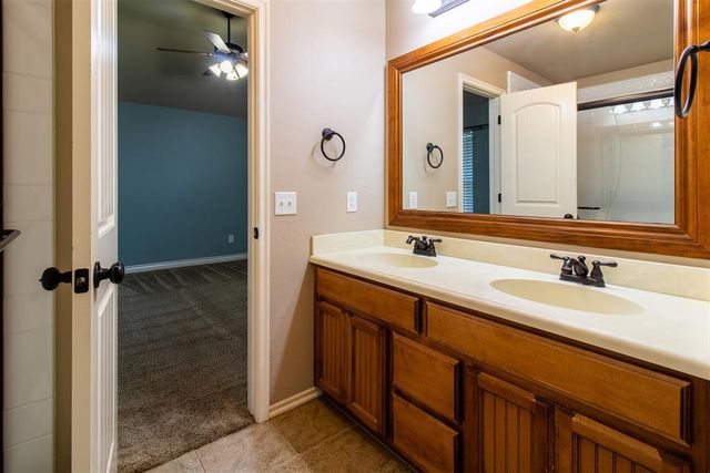 1009 Bear Mountain Drive, Norman, OK 73069
