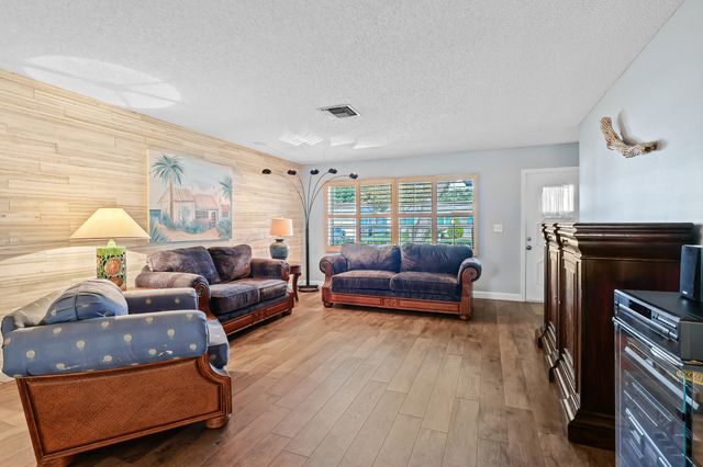 1124 NW 90th Way, Plantation, FL 33322