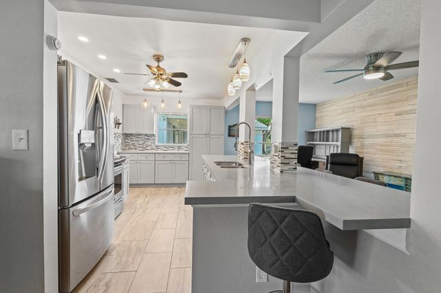 1124 NW 90th Way, Plantation, FL 33322