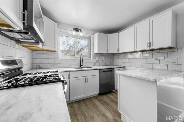 410 S 4th Street, Festus, MO 63028