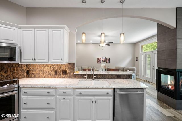 3835 Deer Valley Lane, Maumee, OH 43537