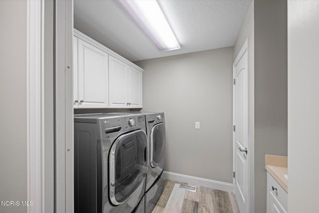 3835 Deer Valley Lane, Maumee, OH 43537