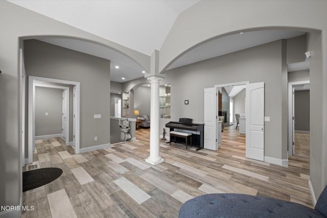 3835 Deer Valley Lane, Maumee, OH 43537