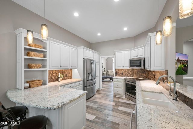 3835 Deer Valley Lane, Maumee, OH 43537