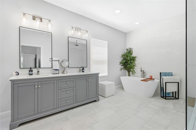 1735 LAKE VERONA CIRCLE, Bradenton, FL 34211