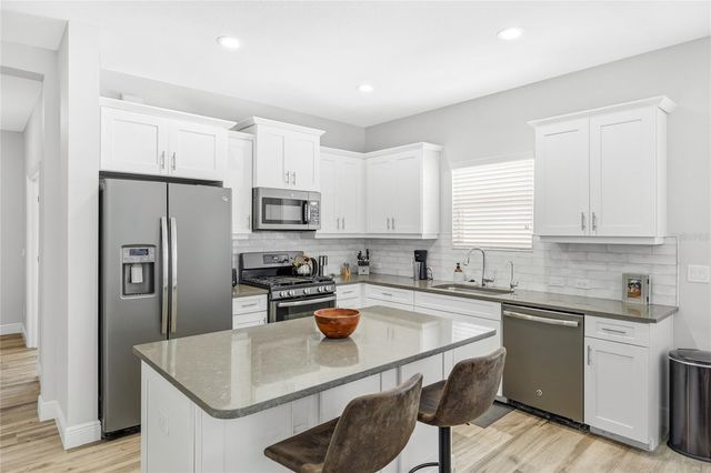 1735 LAKE VERONA CIRCLE, Bradenton, FL 34211