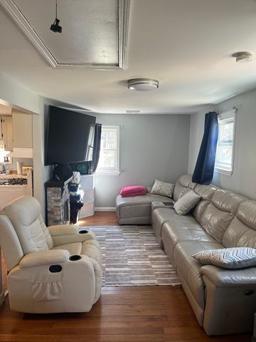 27 Morgan Rd, Holbrook, MA 02343