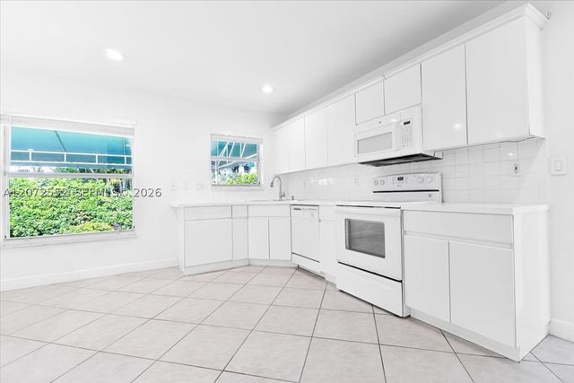 10853 NW 71st St, Doral, FL 33178