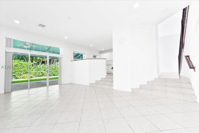 10853 NW 71st St, Doral, FL 33178