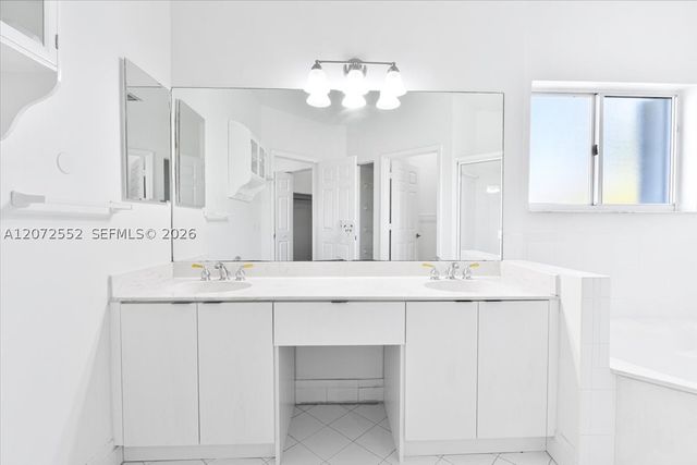 10853 NW 71st St, Doral, FL 33178