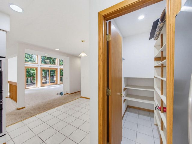S1W31450 Hickory Hollow COURT, Delafield, WI 53018