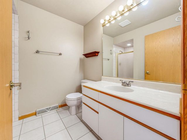 S1W31450 Hickory Hollow COURT, Delafield, WI 53018