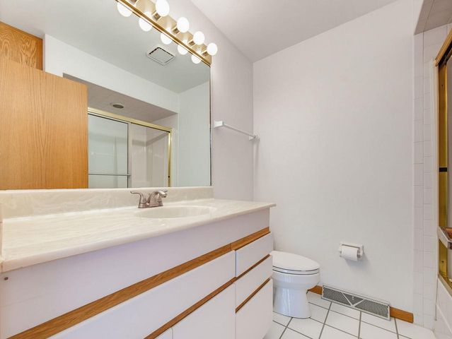 S1W31450 Hickory Hollow COURT, Delafield, WI 53018