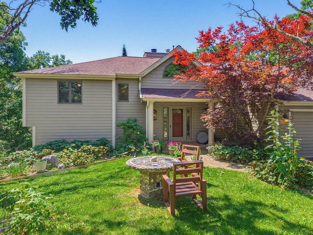 S1W31450 Hickory Hollow COURT, Delafield, WI 53018