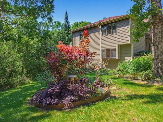 S1W31450 Hickory Hollow COURT, Delafield, WI 53018