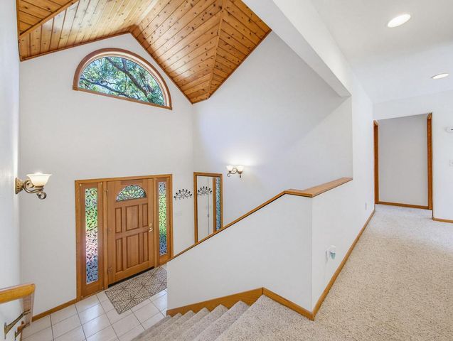 S1W31450 Hickory Hollow COURT, Delafield, WI 53018