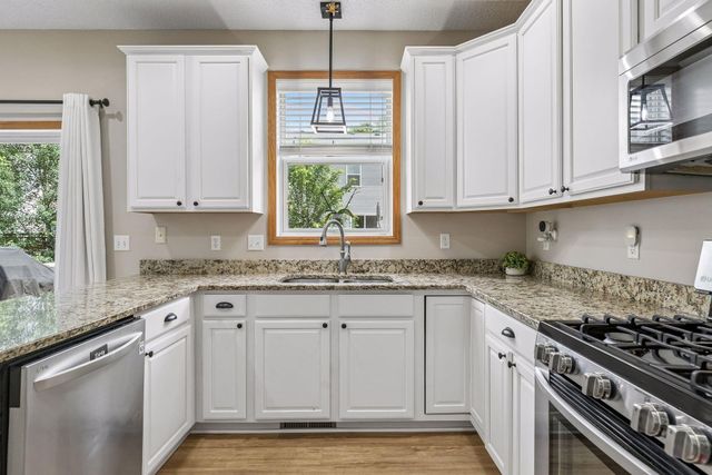 715 Lake Ridge Drive, Woodbury, MN 55129