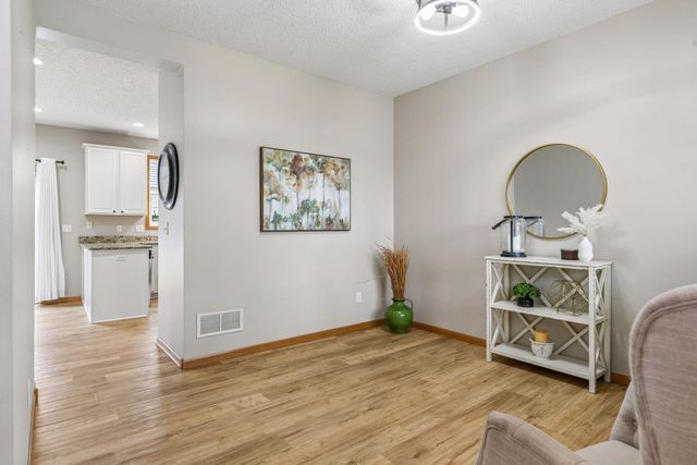 715 Lake Ridge Drive, Woodbury, MN 55129