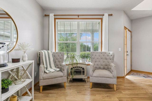 715 Lake Ridge Drive, Woodbury, MN 55129
