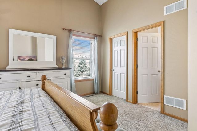 715 Lake Ridge Drive, Woodbury, MN 55129