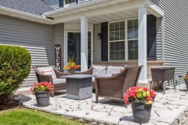 715 Lake Ridge Drive, Woodbury, MN 55129