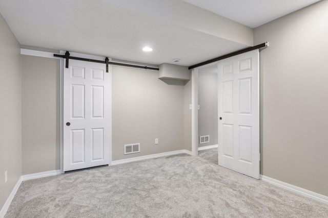 715 Lake Ridge Drive, Woodbury, MN 55129