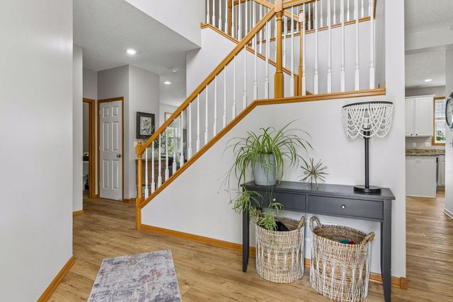715 Lake Ridge Drive, Woodbury, MN 55129