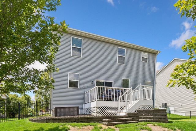 715 Lake Ridge Drive, Woodbury, MN 55129