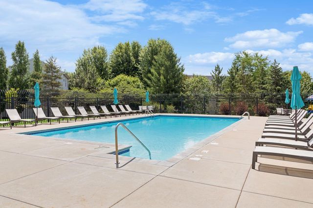 715 Lake Ridge Drive, Woodbury, MN 55129