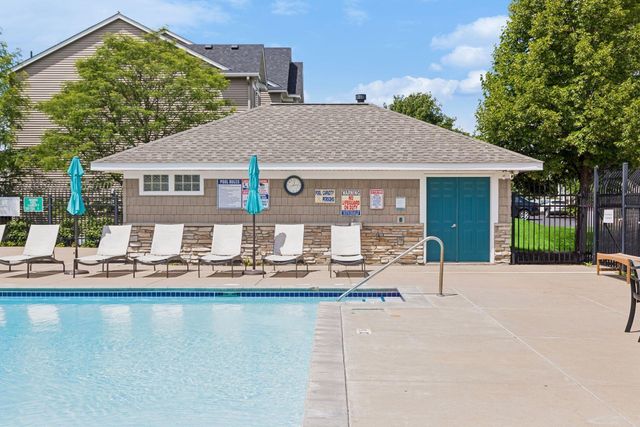 715 Lake Ridge Drive, Woodbury, MN 55129