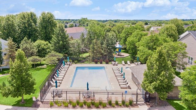 715 Lake Ridge Drive, Woodbury, MN 55129