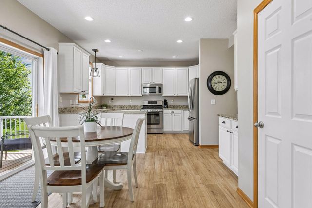 715 Lake Ridge Drive, Woodbury, MN 55129