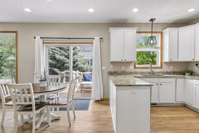 715 Lake Ridge Drive, Woodbury, MN 55129