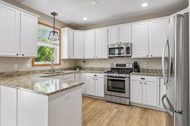 715 Lake Ridge Drive, Woodbury, MN 55129